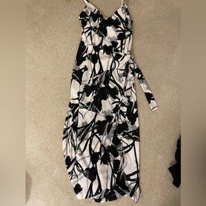 NEW AGE SLEEVELESS PATTERN MAXI WRAP DRESS Black White Floral  V neck NWT. SZ 6
